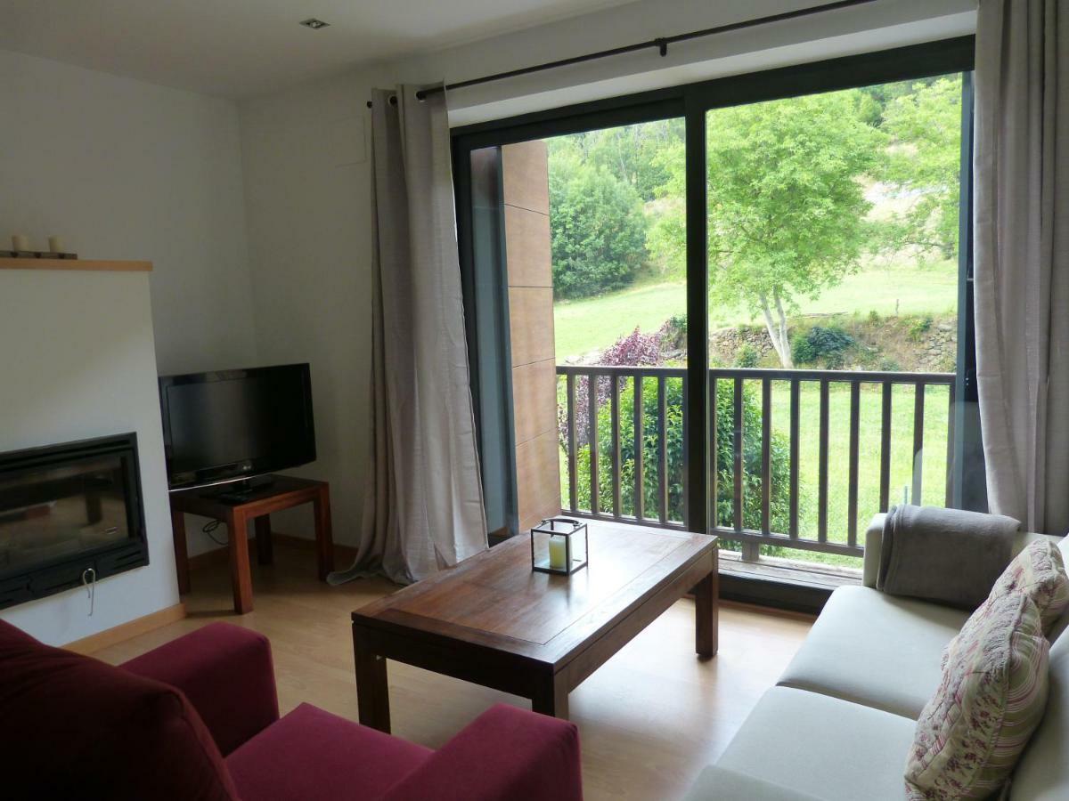 Apartament Hug Roger Valencia D'Aneu Kültér fotó